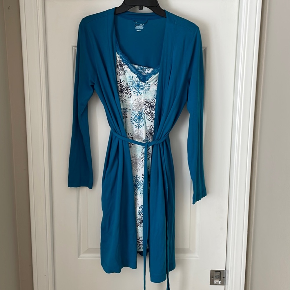 Maternity and Nursing Nightgown and Robe set, size M.